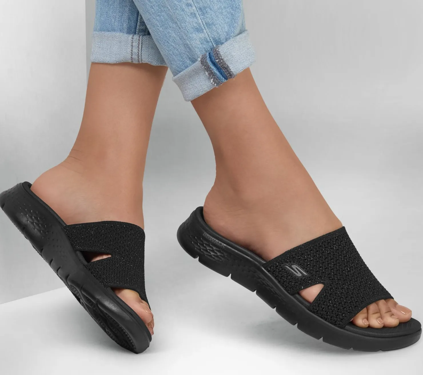 Sandals<SKECHERS GO WALK Flex Sandal - Timeless BLACK